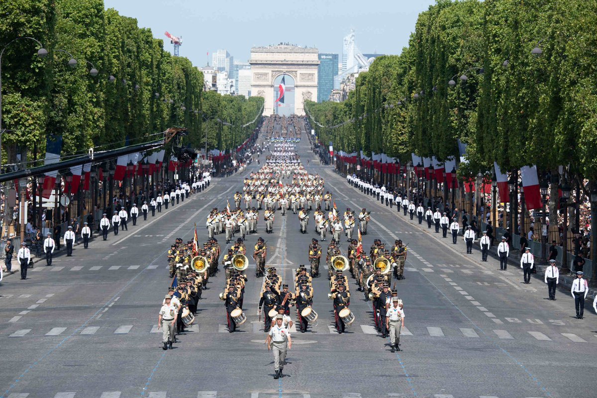 9_BIMa_AdT's tweet photo. [#Rétro2022] 2022 a été une année de célébrations historiques au sein de la 9 : #400ansTDM avec défilé sur les Champs Elysées pour le #14Juillet, 80 ans de Bir Hakeim et 200 ans du @1er_RIMa, 210 ans de la Bérézina pour le @FierEtVaillant et le #6_RG
#ToujoursetPartout https://t.co/BKQv0fqeD5