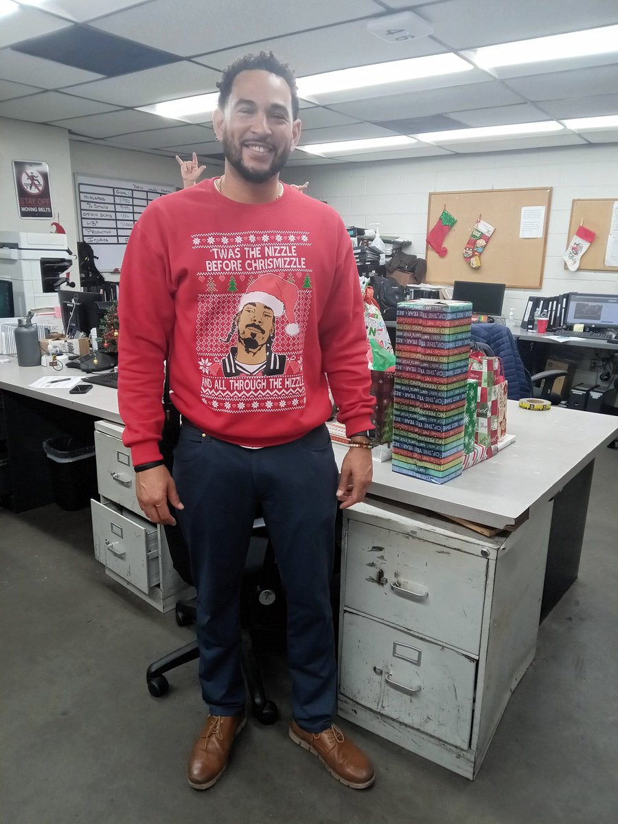 SoutheastUps's tweet photo. Nothing like an ugly Sweater to set off our Tampa Preload Holiday spirit.  Today was "Ugly Sweater Day" for our preload team.  Love the spirit our Tampa Preload Team has. 🙂🌲 https://t.co/FarsPiFlBM