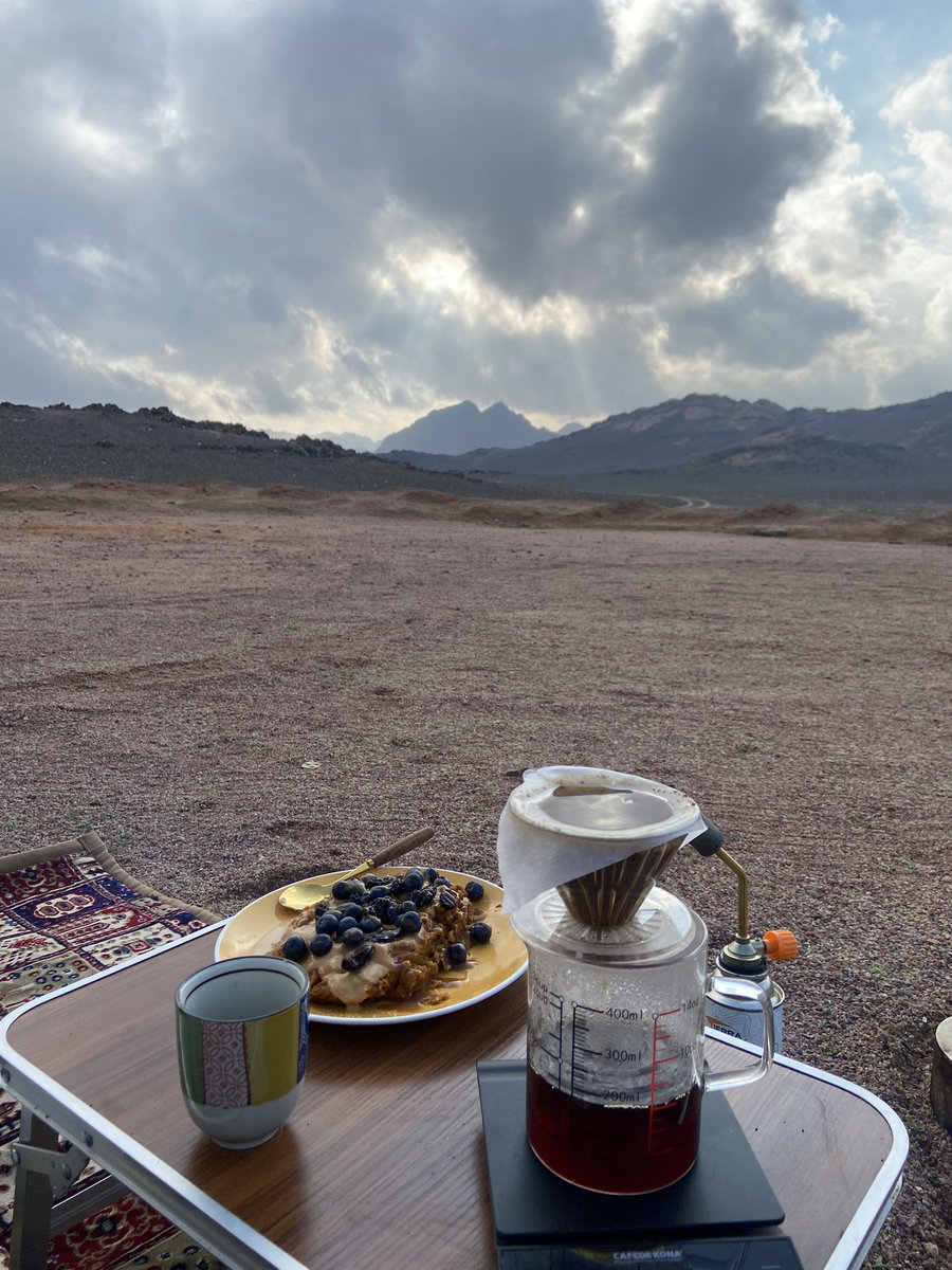xithunderi7's tweet photo. لازم تخلقون لكم اجواء بيوم من ايام الاسبوع ،لازم وضروري جدًا. 
عن نفسي كل يوم جمعة لازم يكون يوم مختلف بعد اسبوع بين دوام ونادي فقط ،مو شرط الاختلاف يكون كبير ،عادي يكون بنوع قهوة جديد أو بطلعة لمكان ،أو وجبة مفضلة ،اي شيء تحس فيه بالانبساط https://t.co/dNKEQWOfsO