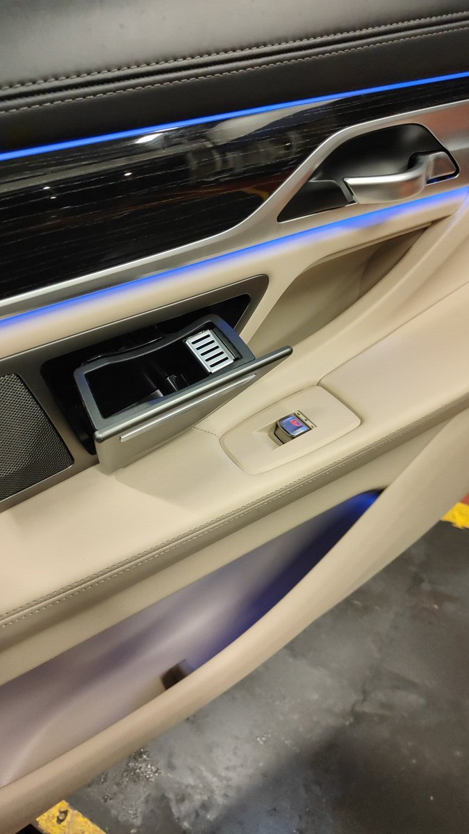 oldskoolmike's tweet photo. Can't remember the last time I saw an ashtray in a car https://t.co/Dw2yXF8tAQ