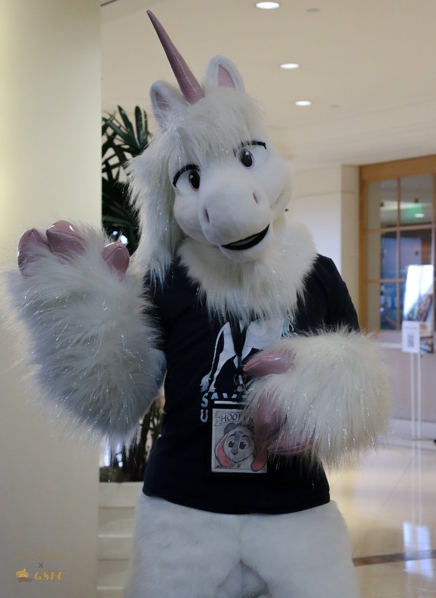 GSFurCon's tweet photo. hmm please enjoy this sparkle unicorn as a pre-Christmas gift. #fursuit #fursuitfriday #GSFC2022
π·: Holiday
π¦:@holidaythefox
Insta: @holidaythefox https://t.co/25tzlVJ0v5