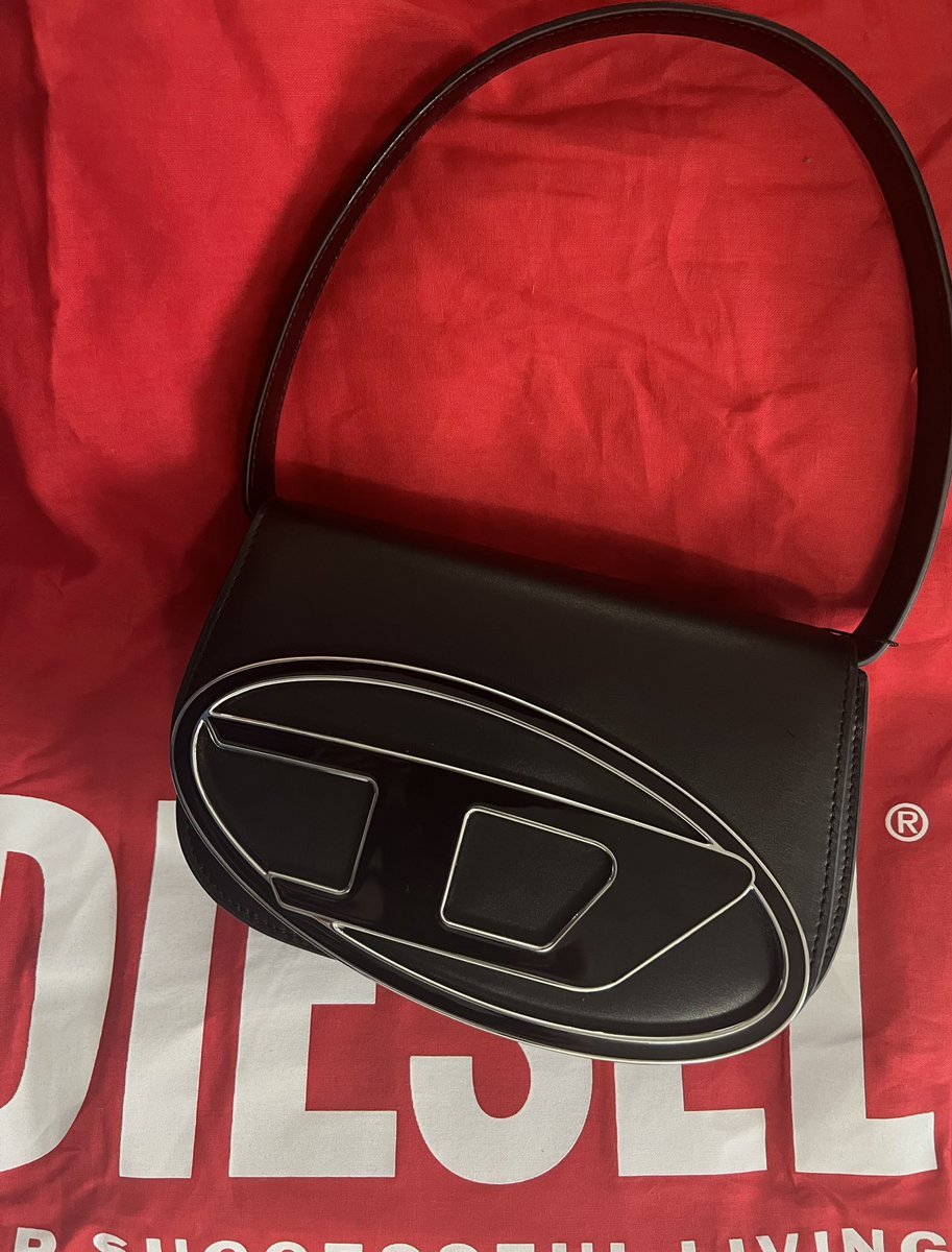 ITGIRLLOVER's tweet photo. about to be so annoying with this diesel bag like- https://t.co/19zJhXLswU