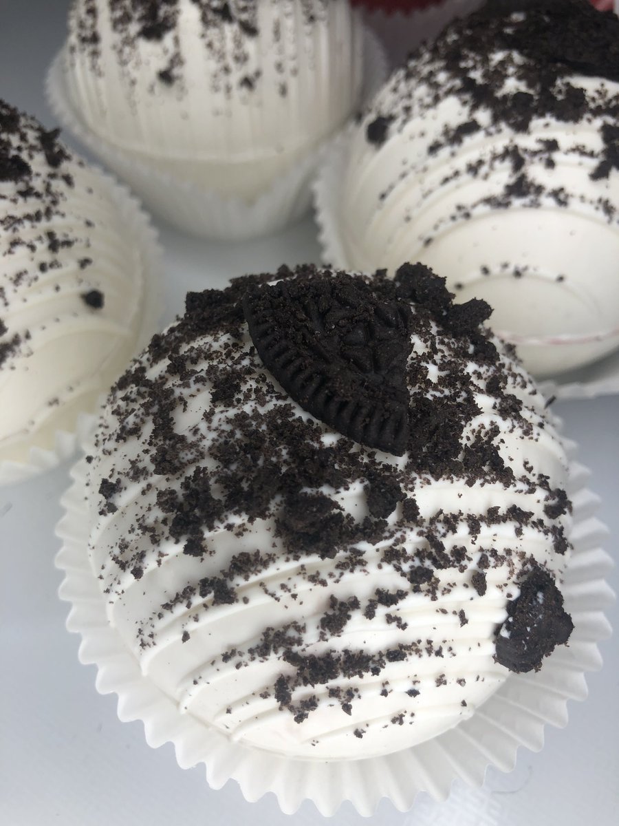 burghssweets's tweet photo. It’s Cocoa Bomb Season🍫👀❄️
Are you ready Pittsburgh?🎄🎅🤫
#cocoabomb #Chocolate #Christmas #pittsburgh #Trending #carolsinthedomain #sweets #GiftIdeas #Foodies #photography https://t.co/GShblH10O7