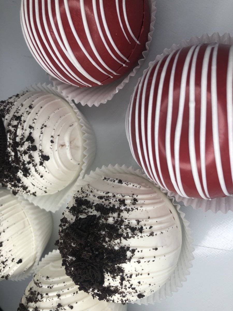 burghssweets's tweet photo. It’s Cocoa Bomb Season🍫👀❄️
Are you ready Pittsburgh?🎄🎅🤫
#cocoabomb #Chocolate #Christmas #pittsburgh #Trending #carolsinthedomain #sweets #GiftIdeas #Foodies #photography https://t.co/GShblH10O7