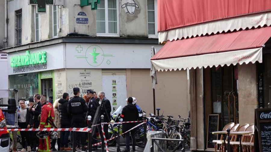 humanite_fr's tweet image. Selon nos informations, l’homme aurait été déposé par une voiture devant le Conseil démocratique #kurde de France alors que devait se tenir une réunion décalée au dernier moment. Un massacre a été évité. Qui aurait  renseigné le tueur ? #Paris10 #attentat 
humanite.fr/politique/kurd…