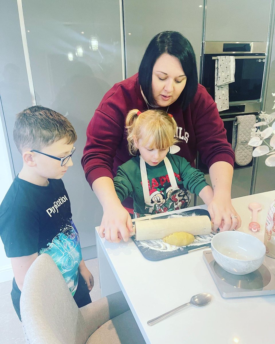 Lily enjoyed doing some Christmas baking with her big bro Toby and mummy this afternoon. 🎅🏼🍪🍫 <a href="/InisReception/">INIS Reception</a> <a href="/INISMrsMarshall/">Mrs Marshall</a> #Christmas2022 #christmasbaking