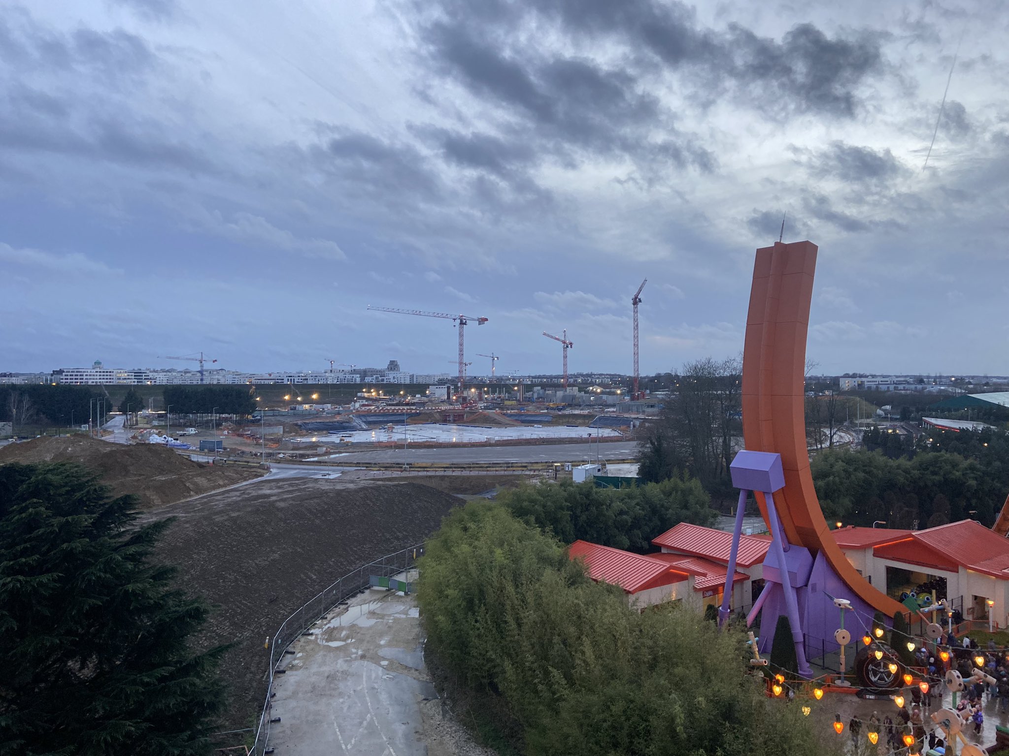 Disneyland Paris Works (DisneylandWorks) / Twitter