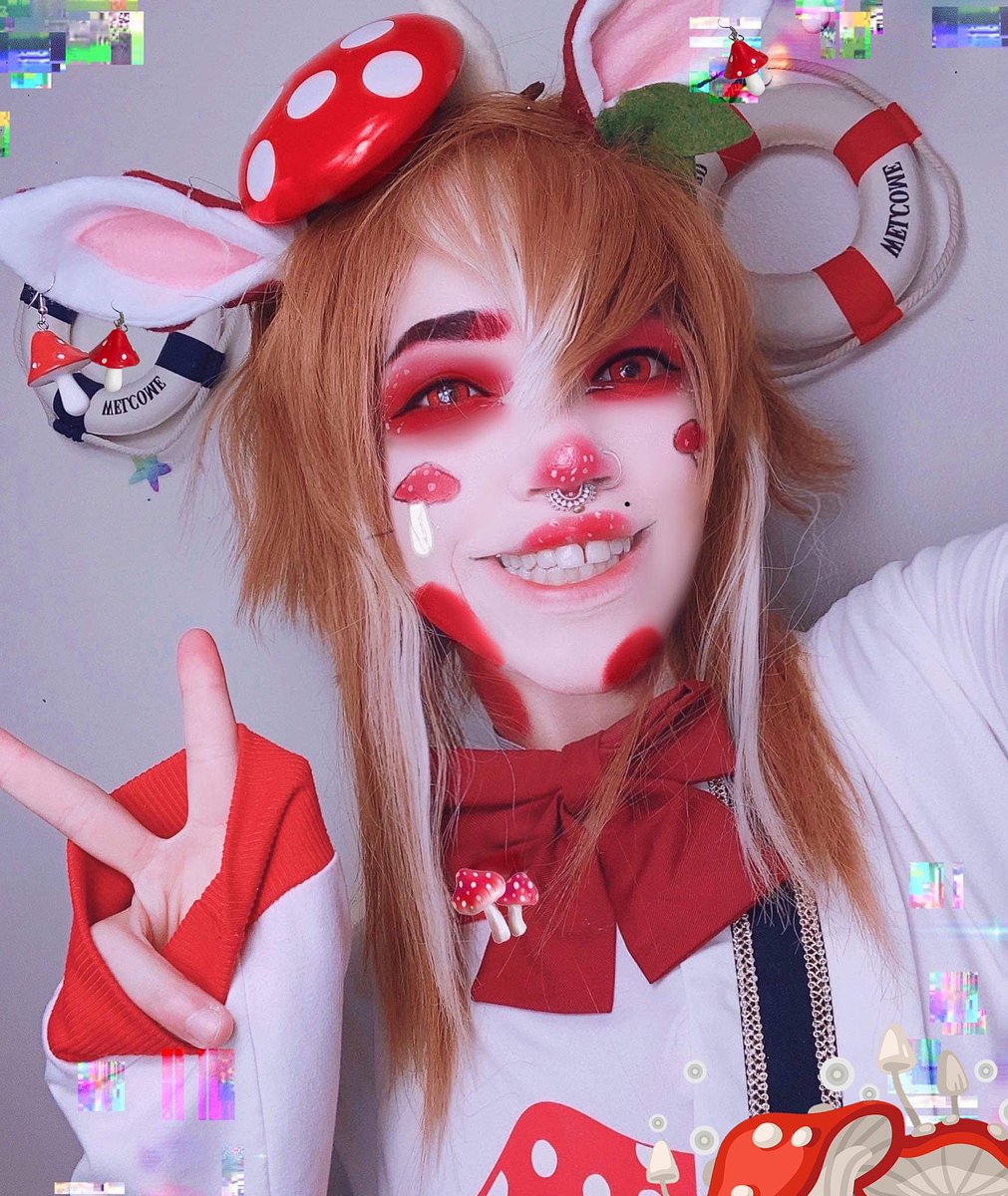 DecklynnM00's tweet photo. Mushy cow ❤️🍄🐮 #artwork #creativecow #cowmakeup #makeuplooks #cows #artists #redmakeup #cosplay #anime #anime #animeboy #goth #alternative #Mushroom #mushroommakeup #makeupart #contacts #mushroomhat https://t.co/RvKg39nlAZ