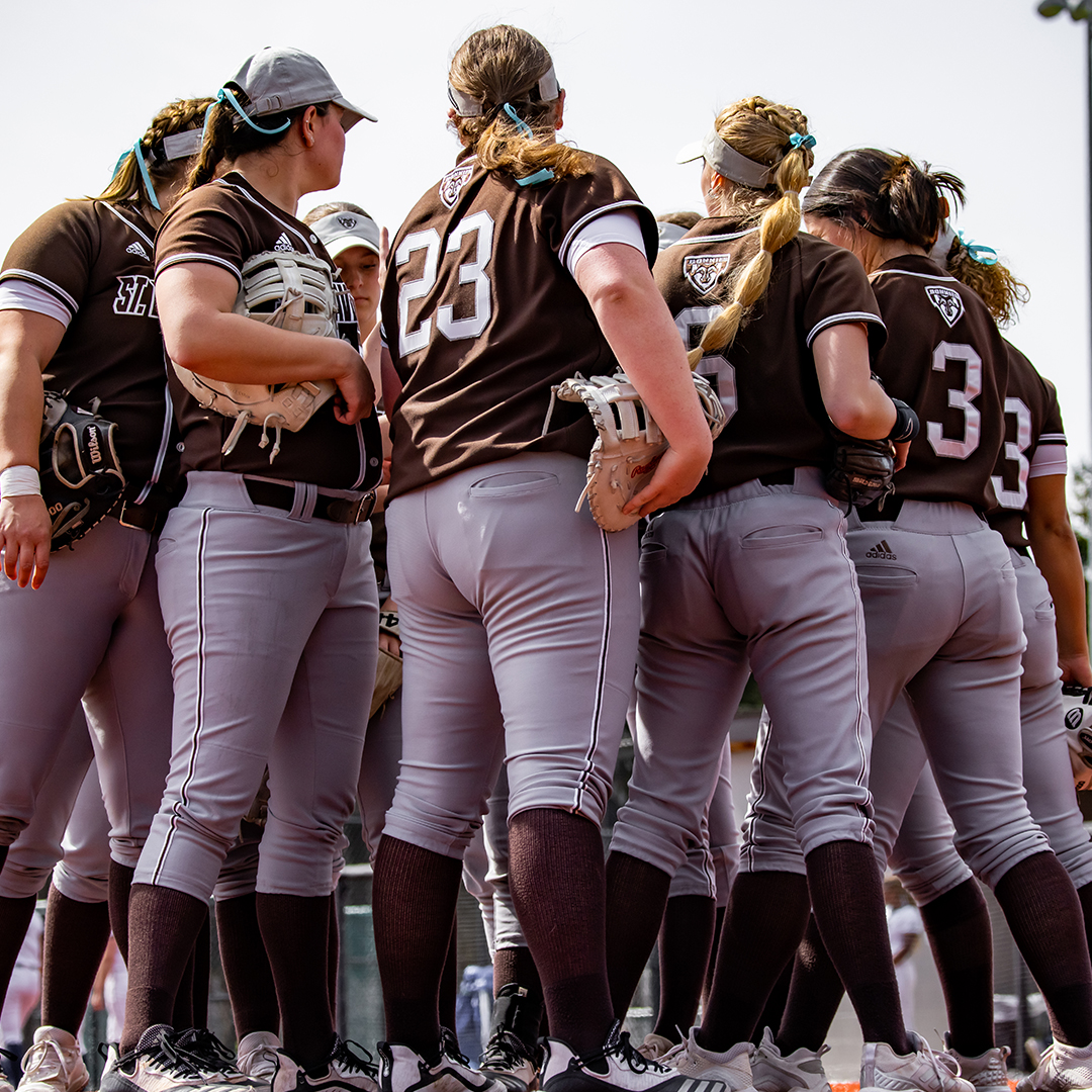 GoBonnies's tweet photo. Happy holidays from the #Bonnies! Before the calendar turns to 2023, we’re taking a look at some of our favorite moments from 2022.

@BonniesSoftball earned a thrilling 6-5 win over rival Canisius April 5, with the winning run coming from a single off the bat of Elyse Graham. https://t.co/0HeYvMXZjX