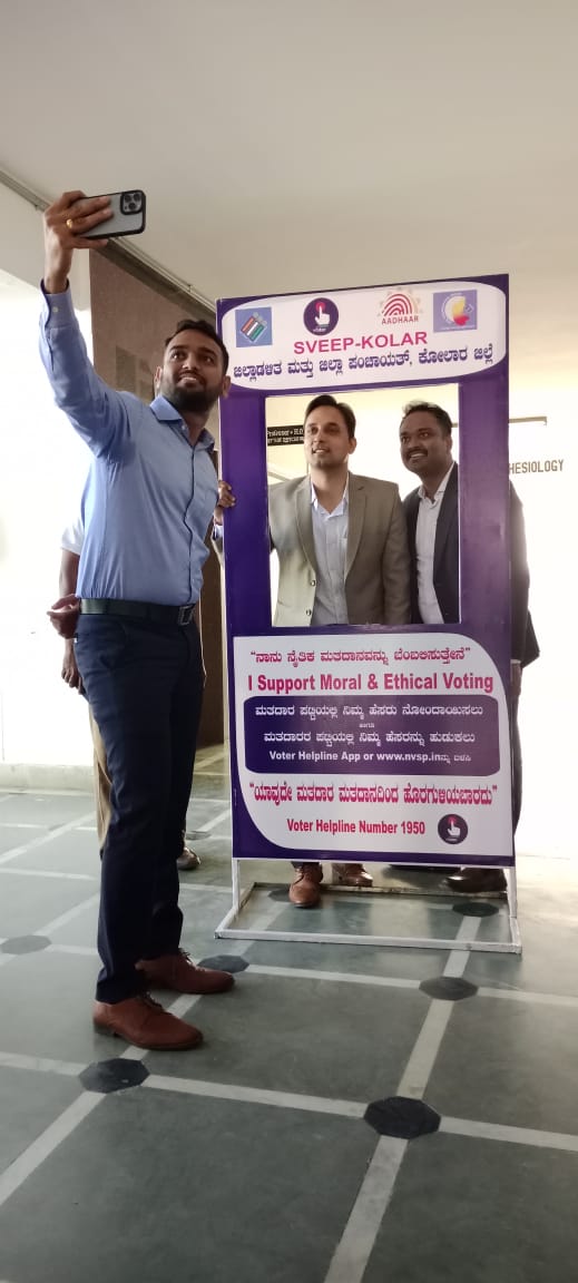 ceozpkolar's tweet photo. #DC KOLAR #CEO ZP KOLAR #SVEEP ORIENTATION &amp; BIKE RALLY ABOUT Registration of young voter's, Sri, DEVARAJ URS MEDICAL COLLEGE TAMAKA KOLAR. @ceo_karnataka https://t.co/KiQwsWB7dp