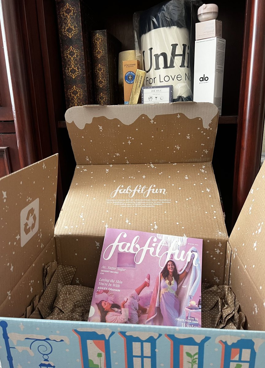 CatQueen21's tweet photo. My winter 2022 box from @FabFitFun Excited for the Hourglass lipstick 💄, Laneige lip balm, and L’Occitane hand cream. I’m ready for winter! #FabFitFun #fffgiveaway #ExperienceElDorado @ElDoradoResorts https://t.co/6glpJaGlLt