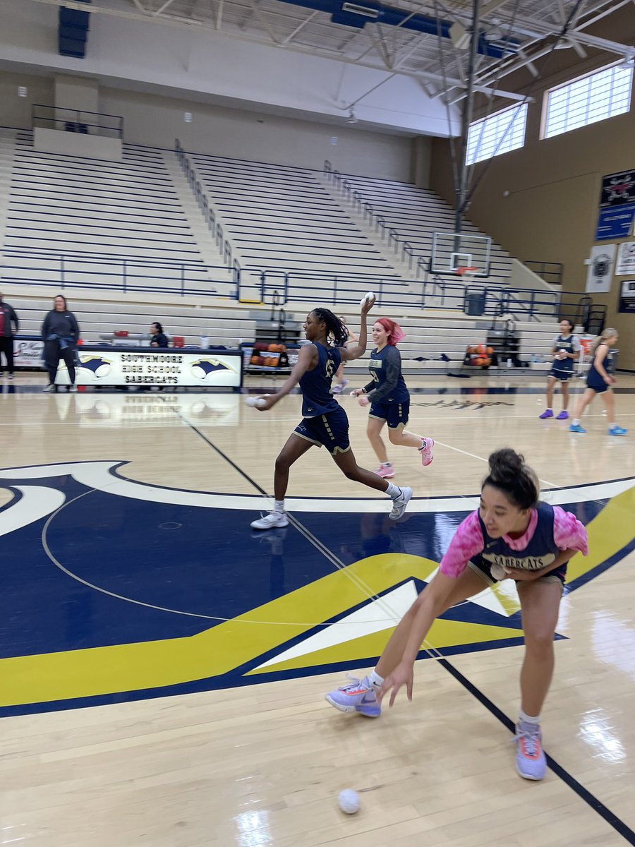 SouthmooreWBB's tweet photo. A little snowball fight and great Christmas party after practice this morning. #together #family https://t.co/ImV6zr8V0j