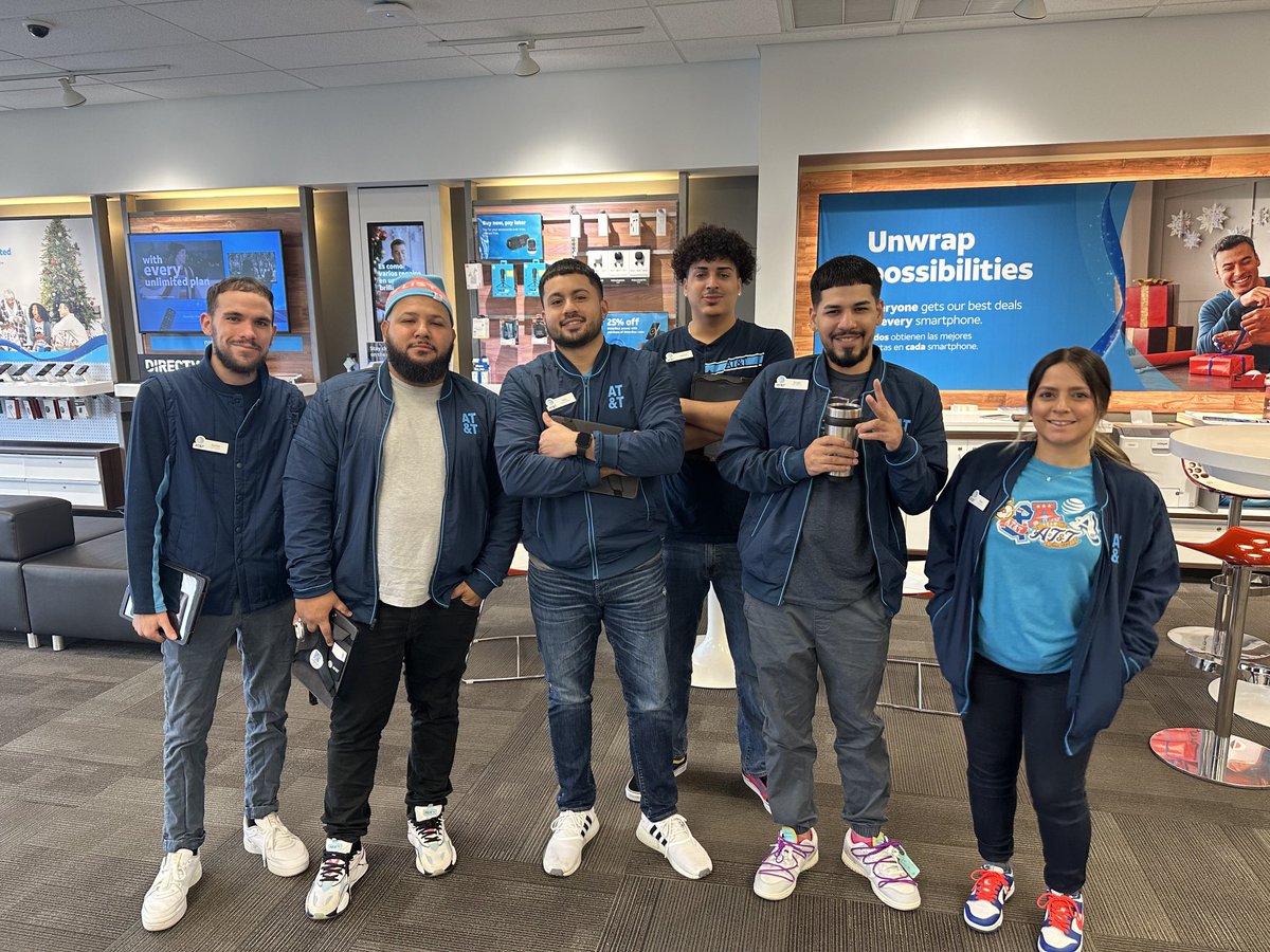 EddieJ08's tweet photo. We rolling! #thesquad #readytowin ⁦⁦@tonibraxton44⁩ ⁦@Saraisorto_⁩ ⁦@ParisLebron95⁩ ⁦@yafetalejandro1⁩ ⁦@byAngelUniGang⁩ ⁦@reinavianaa⁩ #LifeAtATT #OneFLA https://t.co/do2FHwW5kK