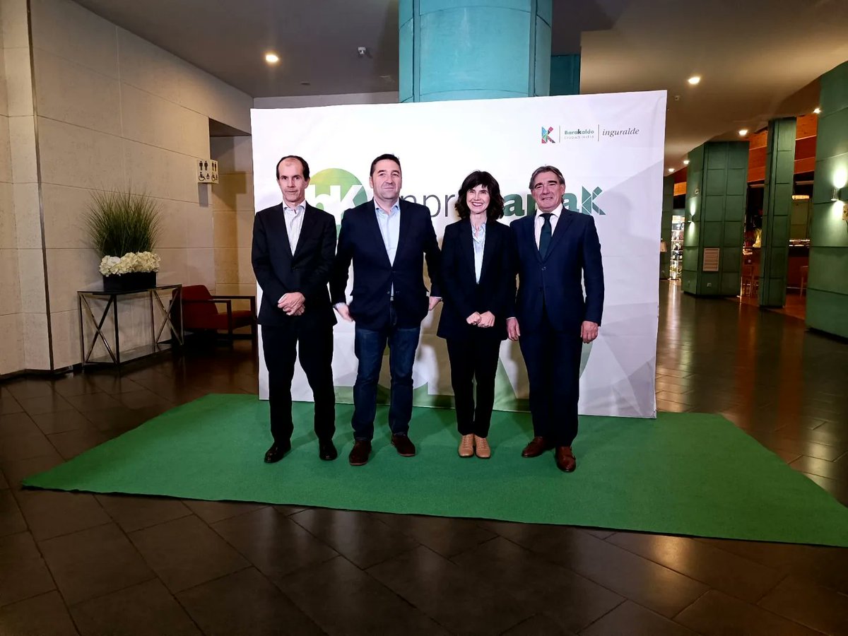amaiadelcampo's tweet photo. #BKEnpresariak #Barakaldo rinde homenaje a sus pymes y personas emprendedoras.Esfuerzo y compromiso para crear empleo. Talento, capacidad de trabajo, tesón, solidaridad, innovación. Valores de Barakaldo! Zorionak @basqcompany @techfriendly_ @phebusdesign #Ingenor #Dispronat https://t.co/sgT0k3zGt5