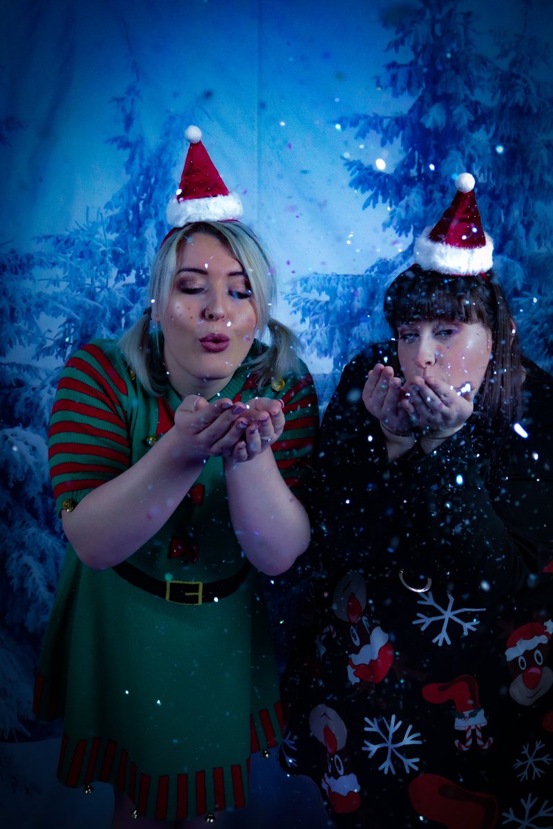 LifeinPhotosJen's tweet photo. Spread Christmas magic wherever u go 🎄🌟
#Photography #Photo #Liverpool #LifeInPhotos #JenMercer #Camera #Canon #LiverpoolPhotography #Christmas #ChristmasPhotoshoot #Studio38 #Model #Photoshoot #Festive #MerryChristmas https://t.co/03u6eqoe8y