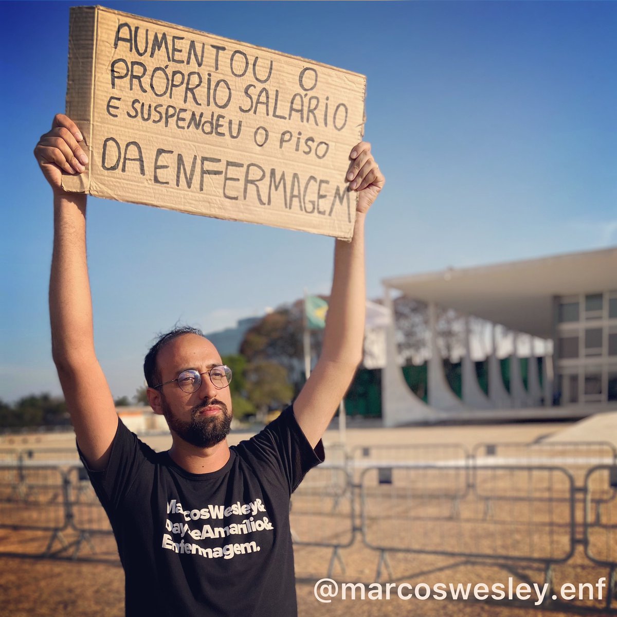 marcoswesleymw's tweet photo. Salário dos ministros do STF vai de 39 para mais de 46 mil nos próximos anos.

Sem PEC’s, sem humilhações, sem greves, sem paralizações e sem se preocuparem com outras leis e PECs de fontes de custeio. https://t.co/zolDadhm72