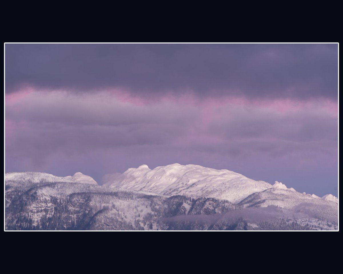 joenucich's tweet photo. @jasonrowphoto #atmosphere #alpenglow #mountains #morninglight https://t.co/0qPdTPoHWh