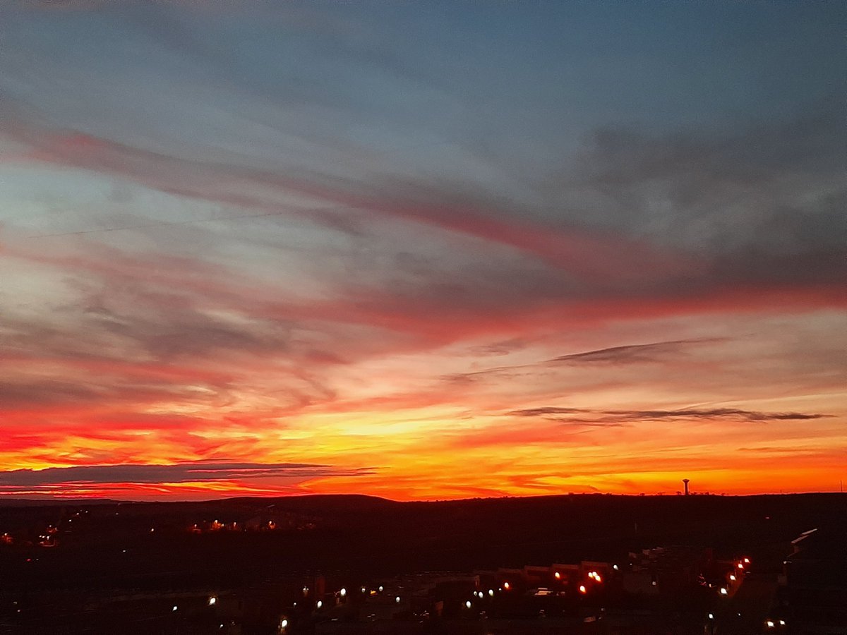 pgonmartin's tweet photo. #ComparteTuAtardecer en #Toledo @PalomaCastroLob https://t.co/bXtuo541Jd