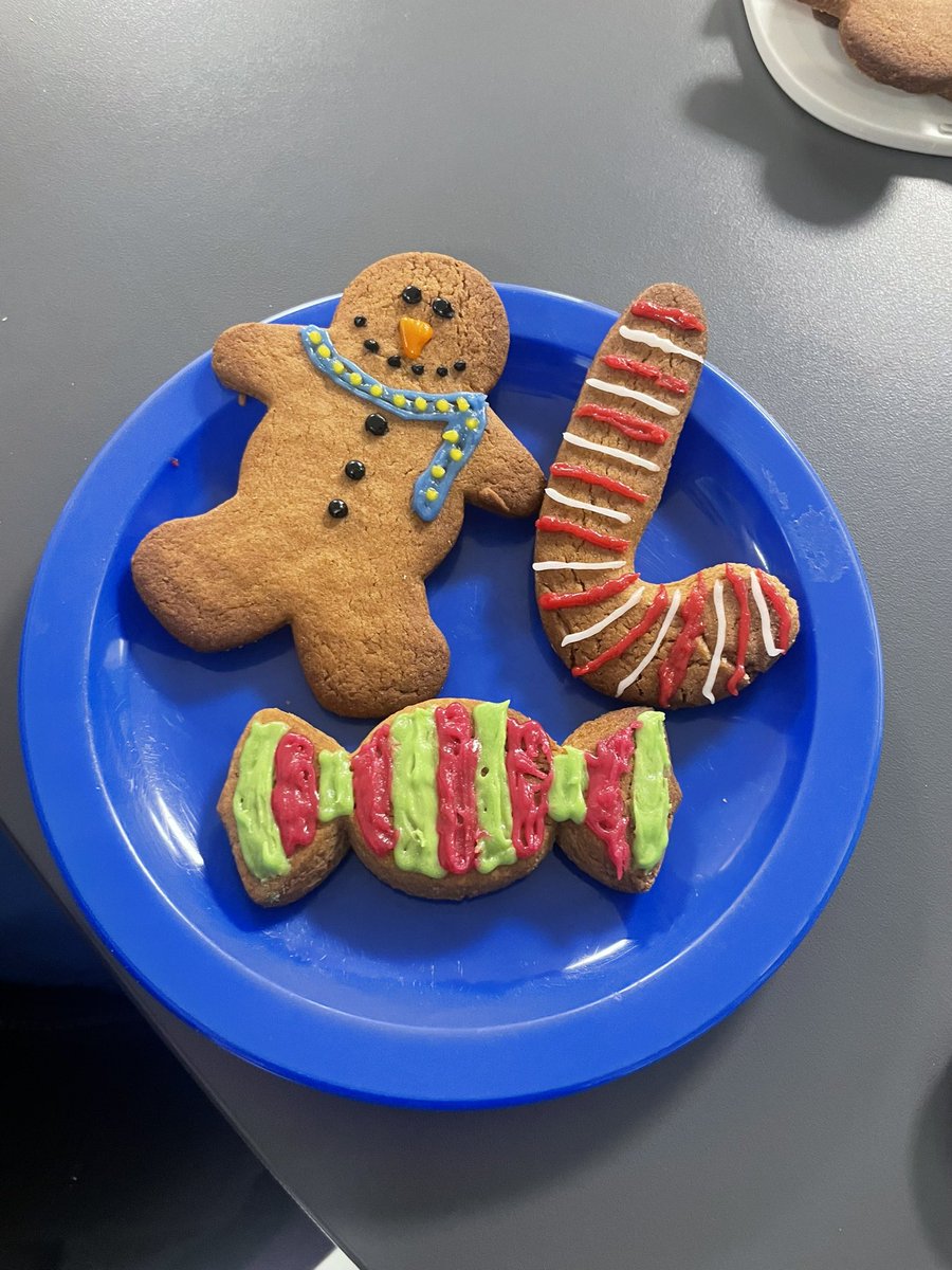 What festive fun we had on <a href="/CoombehavenWard/">Coombehaven Ward</a> today 🎄 Followed by some amazing karaoke by patients and staff 😂 #DPT #coombehavenward #festivefun #patientengagement #Gingerbread #karaoke