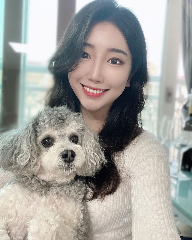 xioki30's tweet photo. 为什么会有这么傻逼的乘客？都说了没有毯子了，还一个劲问问问，最后还投诉我。真是有够倒霉的😓

#第四爱 https://t.co/QfmmtNQkEN