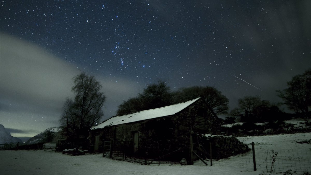 Geminid Meteor over old barn in the snow Eryri/Snowdonia 14/12/22

@VirtualAstro @alynwallace @visitwales @WalesOnline @northwaleslive @eryrinpa @visit_snowdonia @yourwales @UKNikon @NikonEurope #WITNS #createyourlight #geminids #eryri #snowdonia #nightscapes #astrophotography
