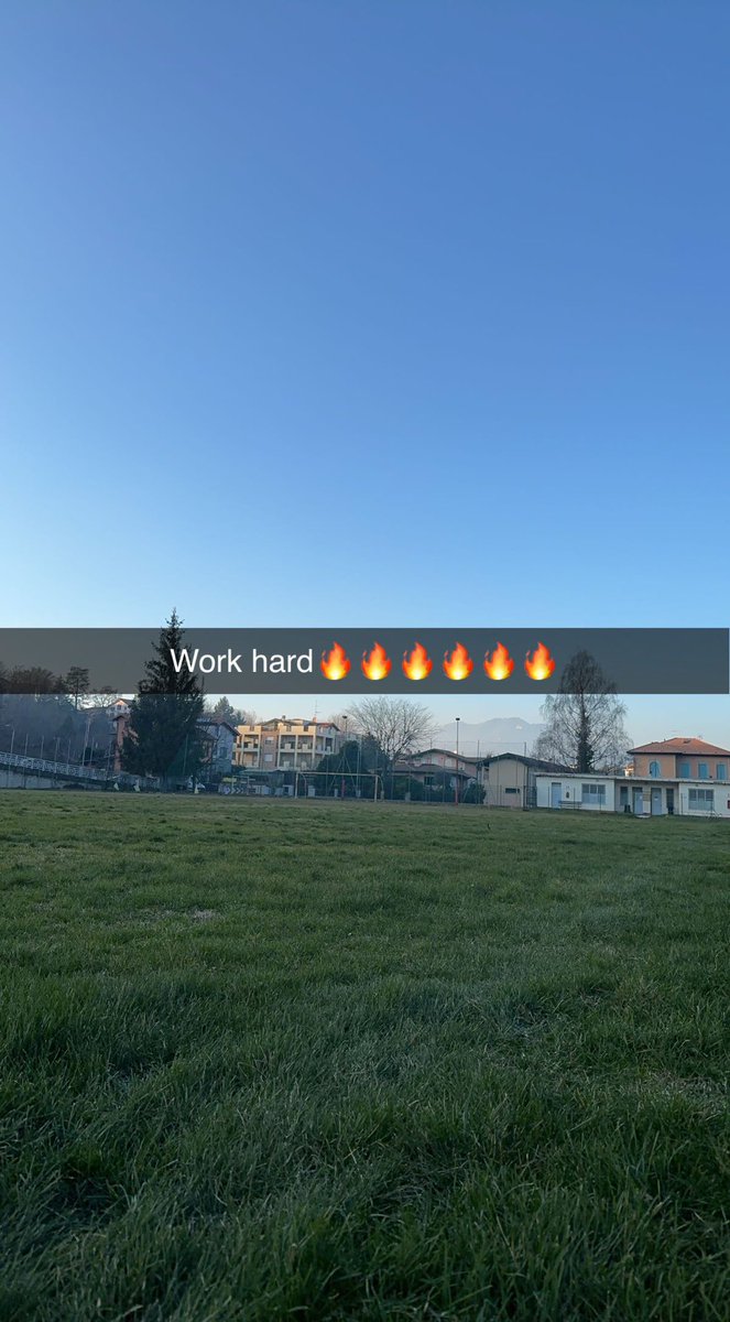 Muhamed_hassan2's tweet photo. December ;; Dump🇮🇹❄️🔥 https://t.co/E83bVkekLe
