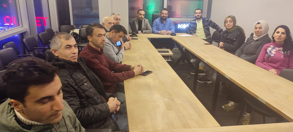 AkPartiGngren's tweet photo. Güven Mahalle Başkanımız @ikramaydin08 başkanlığında, teşkilat mensuplarımızın katılımıyla haftalık mahalle toplantımızı gerçekleştirdik.

Gönül gönüle #2023YolundaBiriz

@osmannnurika 
@dvrnyalcinkaya https://t.co/AzyQwGTqDK
