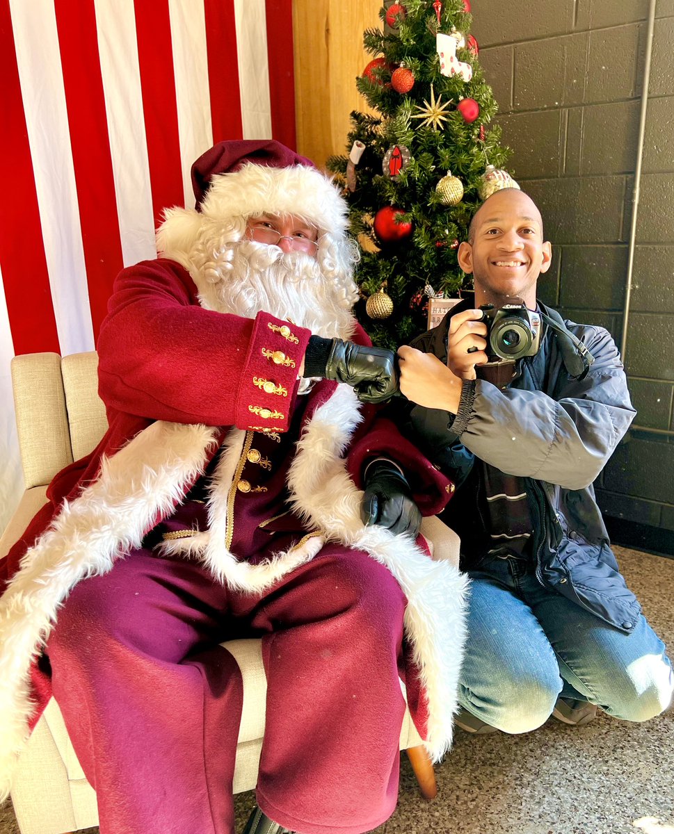 JosephHill3794's tweet photo. Always Awesome sharing a photo📸 with #SantaClaus🎅🏻
"Hey Everyone😀👋🏾 and #MerryChristmas🎄from both me🙂👍🏾 & Santa🎅🏻. "
#Santa🎅🏻
#PhotoWithSanta🎅🏻📸
#Christmas🎄
#HatchetBrewing
#SouthernPinesNC https://t.co/m9Z6AB9kGT