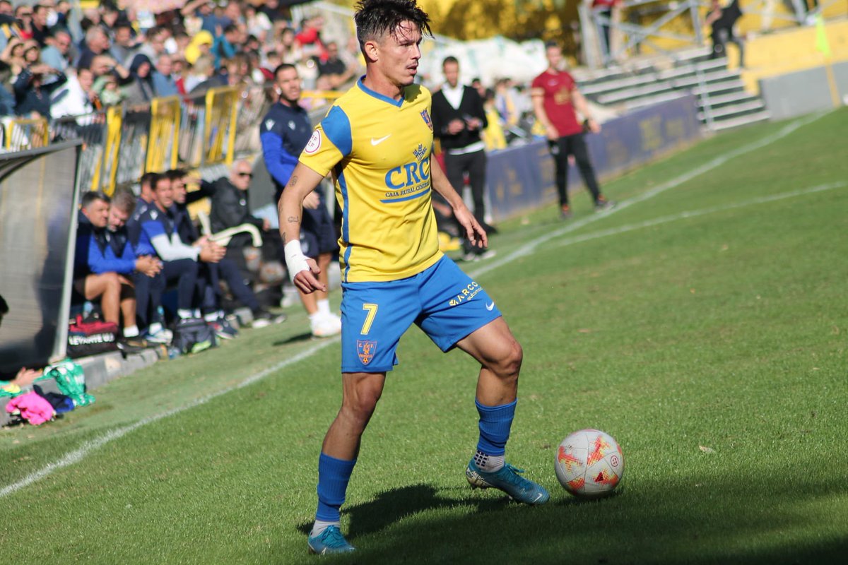 Ojalá que el próximo año sea igual o mejor que el final de este, para así poder disfrutarlo TODOS JUNTOS. Feliz Navidad y feliz año nuevo escorpiones. 🦂💛💙🎄 <a href="/Orihuela_CF/">Orihuela C.F.</a>