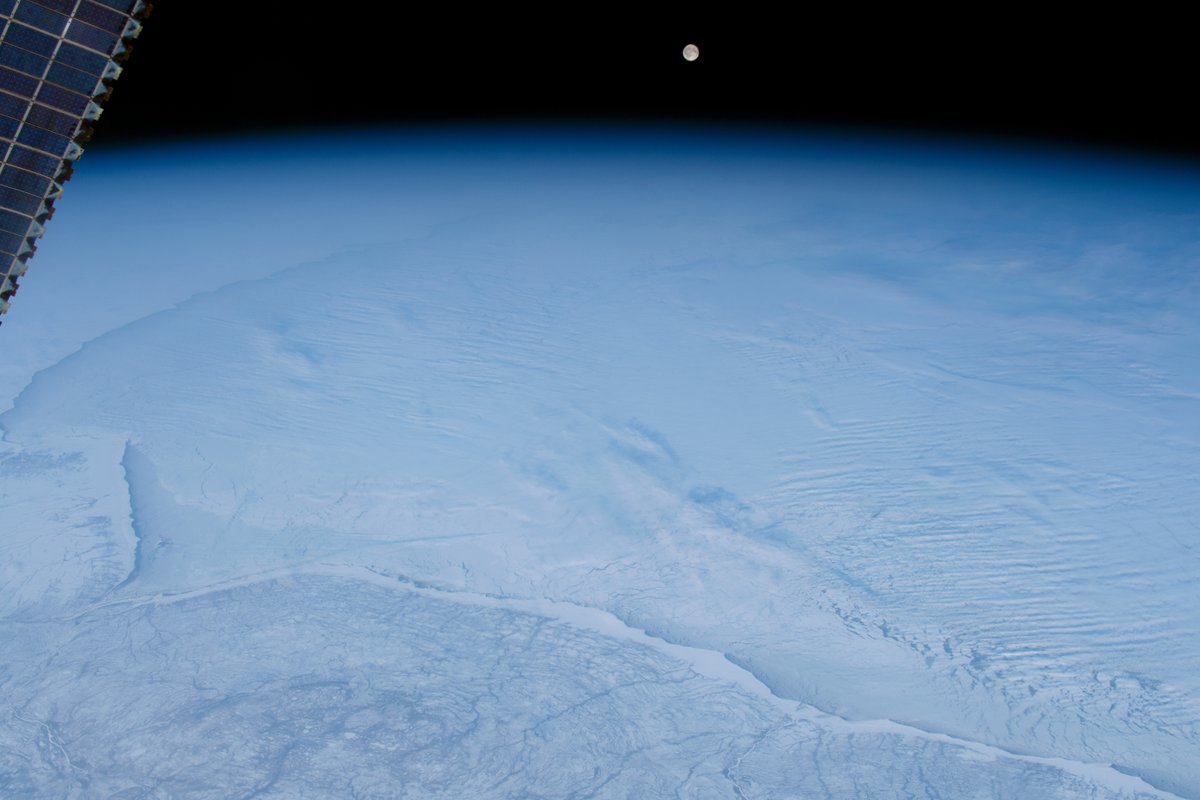 NASA's tweet photo. Let it snow, let it snow, let it snow. ❄️
 
Long before this week's snowy storms, @NASA_Astronauts have been capturing wintry scenes for years aboard the @Space_Station: https://t.co/VEQHUI5A2d https://t.co/XZHhNcPIMt