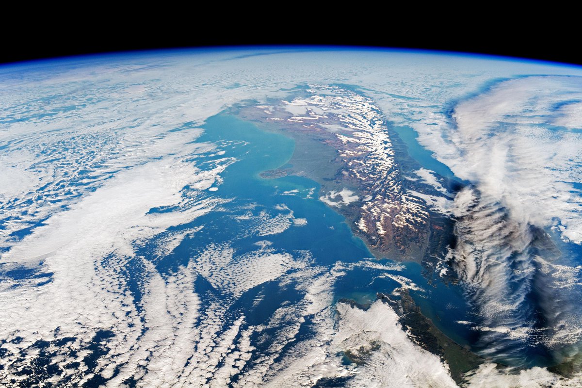NASA's tweet photo. Let it snow, let it snow, let it snow. ❄️
 
Long before this week's snowy storms, @NASA_Astronauts have been capturing wintry scenes for years aboard the @Space_Station: https://t.co/VEQHUI5A2d https://t.co/XZHhNcPIMt
