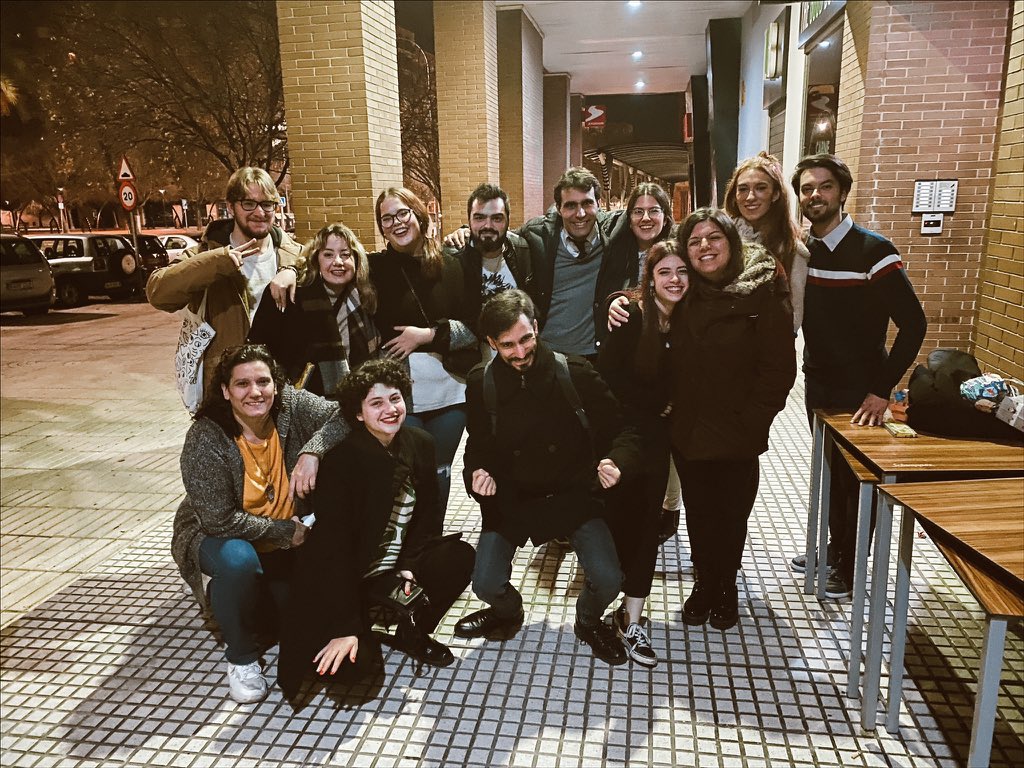 Bululuteatro's tweet photo. Ayer tuvimos cena navideña, como todos los años.🎄

Un año más formando parte de esta familia, esta piña tan bonita.

2️⃣0️⃣2️⃣3️⃣ va a ser un bonito año, lleno de sorpresas.

Felices fiestas bululinos, nos vemos después de navidad.🍍💛 https://t.co/z2Bgo4CVzu