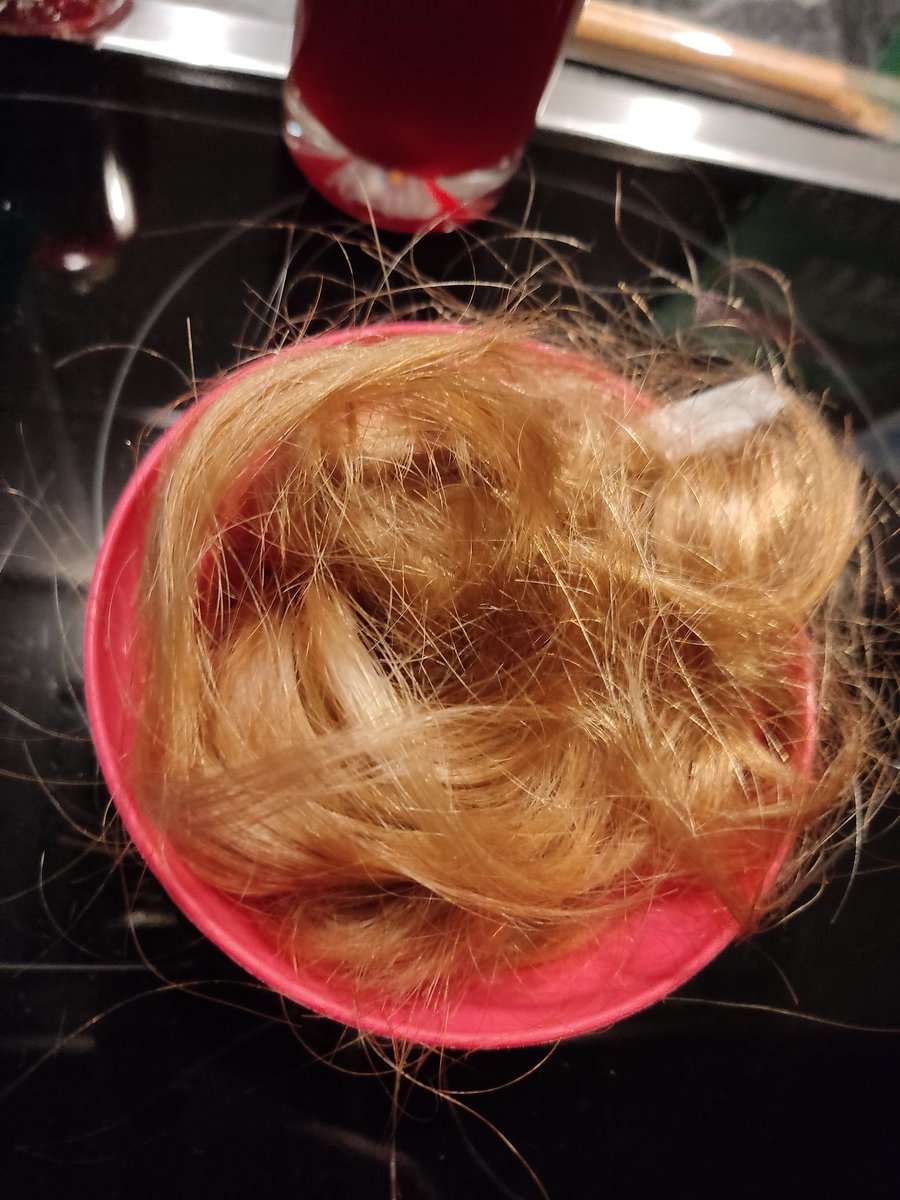 Wenn der Engel aus dem Krippenspiel die Locken verliert, weil sie spontan Frieseurin wurde 😱😱😱
