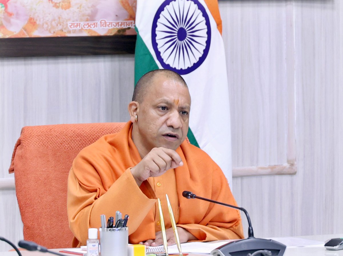 CMOfficeUP's tweet photo. आगामी 25 दिसंबर को क्रिसमस का त्योहार है।

सभी धर्मगुरुओं के साथ संवाद बनाते हुए शांतिपूर्ण माहौल के बीच क्रिसमस आयोजन मनाने की व्यवस्था हो।

यह सुनिश्चित किया जाए, कहीं भी धर्मांतरण की घटना न होने पाए। https://t.co/kcUuFP2Nzf