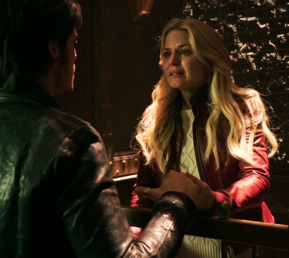 EnchantedSwans's tweet photo. β¨ CS Collection
CS 'hooking' hands | 5x20
π₯Ίβ€οΈπ
#captainswan #emmaswan #killianjones #jennifermorrison #colinodonoghue #onceuponatime #ouats5 #cscollection #csholdinghands #captainswanholdinghands https://t.co/aOQgbps34W