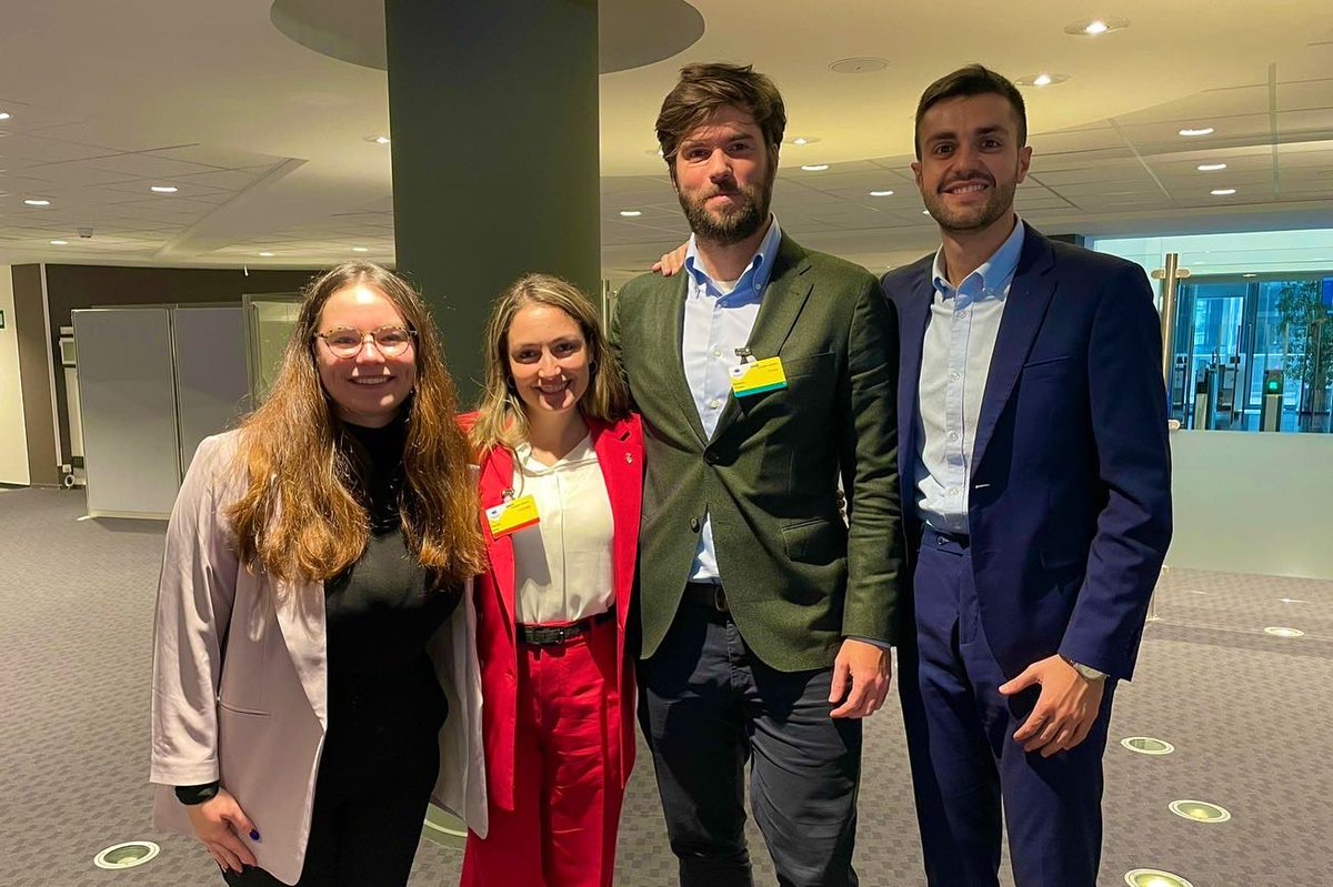 🇪🇺 Closing debate on the European Year of Youth and endorsement of the Charter for Youth and Democracy. It was a pleasure to meet you, <a href="/valentinasercla/">Valentina Servera Clavell</a>, and I hope to see you soon, because the future of #Europe is the future of its regions. <a href="/EFA_Youth/">EFAY</a> @eu_regions_cities #YEP2022