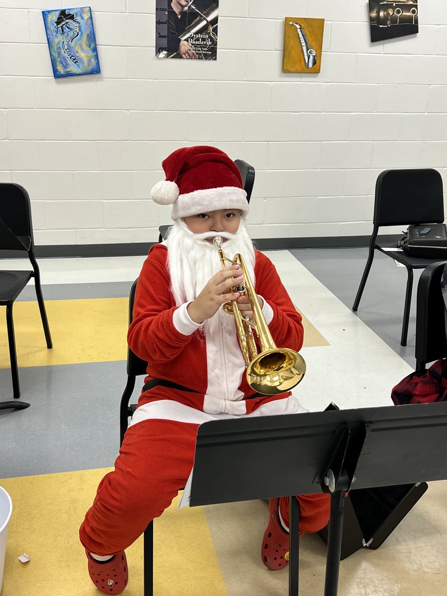 Happy Holidays from Smith School Band! 🎄 🎺 🎵 🎄
