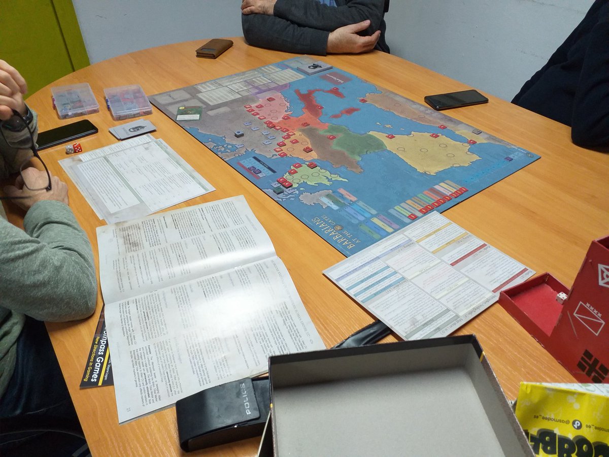 SnafuDST's tweet photo. 4 partides en marxa aquesta tarda a Snafu:
- Retorn a Nphum Ga
- Barbaxavi to Juanma
- 1985 never dies
- Scholars at the Gates
#FridayNightFirefight https://t.co/B14NPe2Eo7