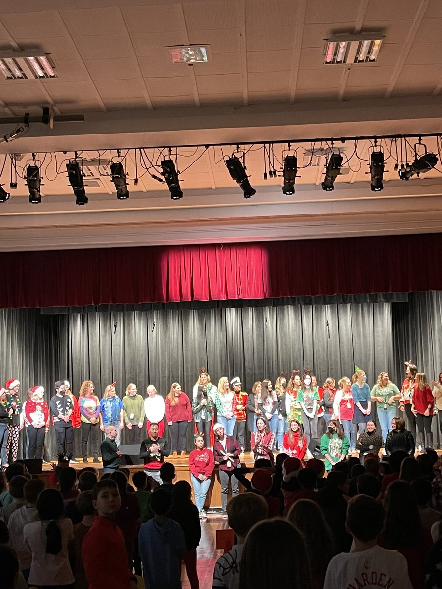 RPS_Somerville's tweet photo. Somerville started the day with a wonderful staff Hot Chocolate Bar and ended with a fun school wide sing a long! Wishing you all a very Happy Holiday! https://t.co/WOqoSa9UUq