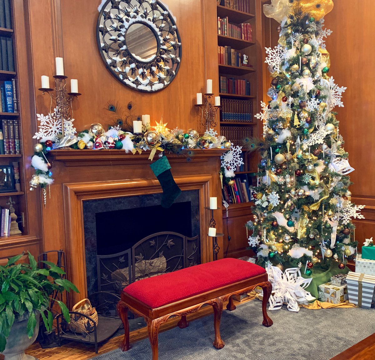 DowntownGSO's tweet photo. Last call to see Santa at the The Biltmore Greensboro Hotel! 🎅🏻 Don’t miss this free visit and photo op with Santa before Christmas comes. No reservations needed, ends at 4 PM today!
#downtownindecember #downtowngreensboro https://t.co/eH2rVV9U8g
