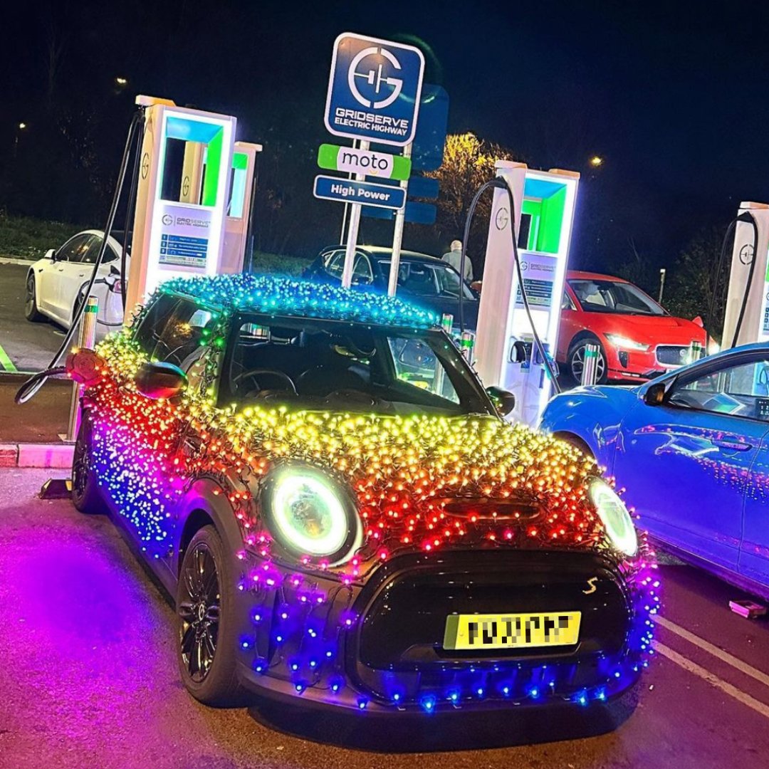 Is this the most festive car in the world? 🎄Thanks for posting <a href="/drivingwithnico/">Driving with Nico</a> ! 🎅