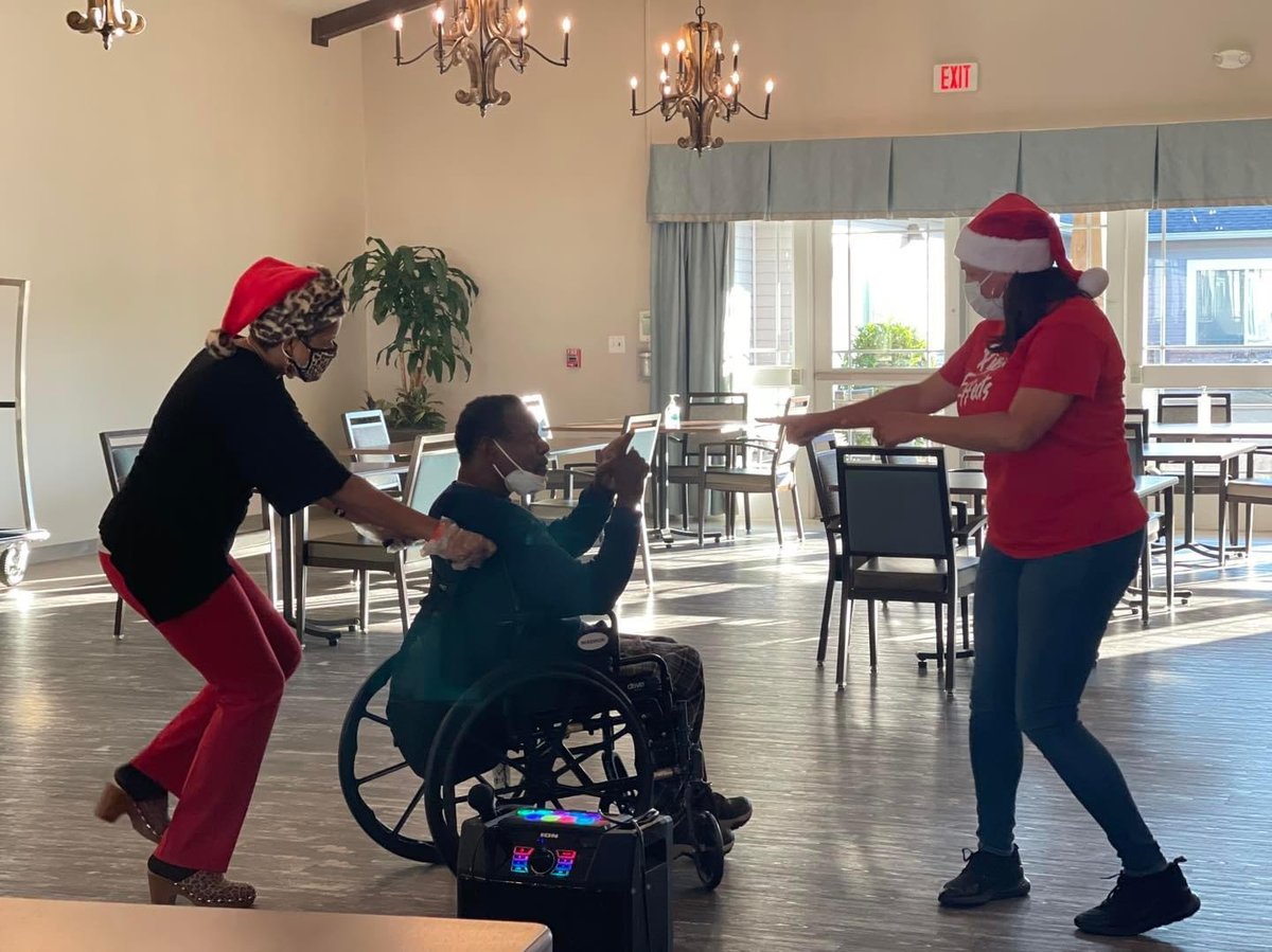 _BeLightCandles's tweet photo. Be Light Candle RE enjoyed partnering with Ripple Effects Group and The Reach Center to launch the annual Christmas Motown Party at The Lodge.

Be Light Candle RE is committed to sharing love and being light wherever and whenever it is needed. https://t.co/8qjlREX8NC