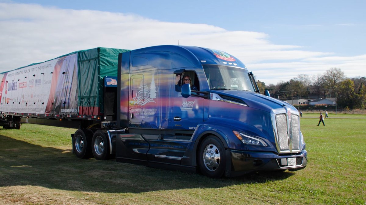 KenworthTruckCo's tweet photo. A Kenworth T680 Next Gen truck was driven by Hardy Brothers Trucking to deliver this year’s U.S. Capitol Christmas tree - enjoy the journey! https://t.co/VMA9AkFD0l
#Kenworth #T680NextGen #TheDriversTruck #PeoplesTree #USCapitolChristmasTree2022 @USCapitolChristmasTree https://t.co/etdFhXLi5d
