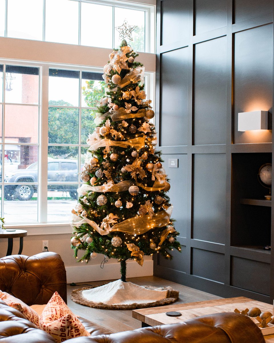 With the holidays approaching, sometimes we all need a stress-free night of no prepping or hosting. Join us at Tetto for just that! Sip on cocktails, enjoy rooftop views, &amp; more. Holiday hours below: 🥂 

Christmas Eve, 12-7 PM
Christmas, CLOSED
Dec. 26th &amp; Dec. 27th , 5-10 PM