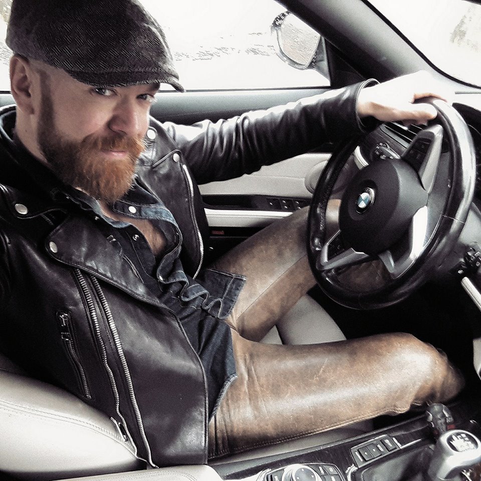 FrankKolt's tweet photo. driving home for Christmas - sexy #leatherman #leatherdriver https://t.co/0Rda7gKkDL