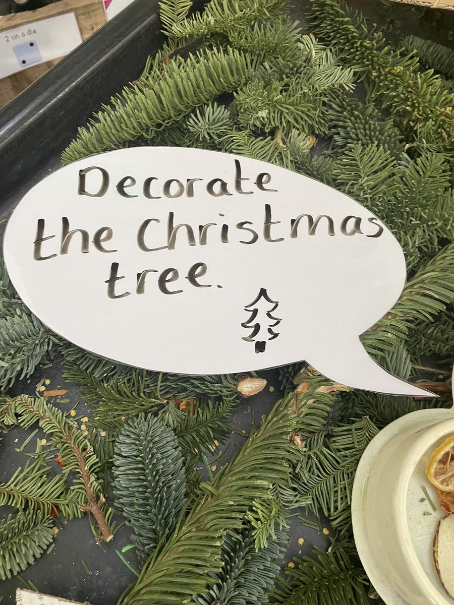 Such a fun Christmas activity to encourage fine motor skills <a href="/BartonMossCPS/">BartonMossCPS</a> #finemotoreyfs <a href="/woolley_mrs/">Mrs Woolley</a>