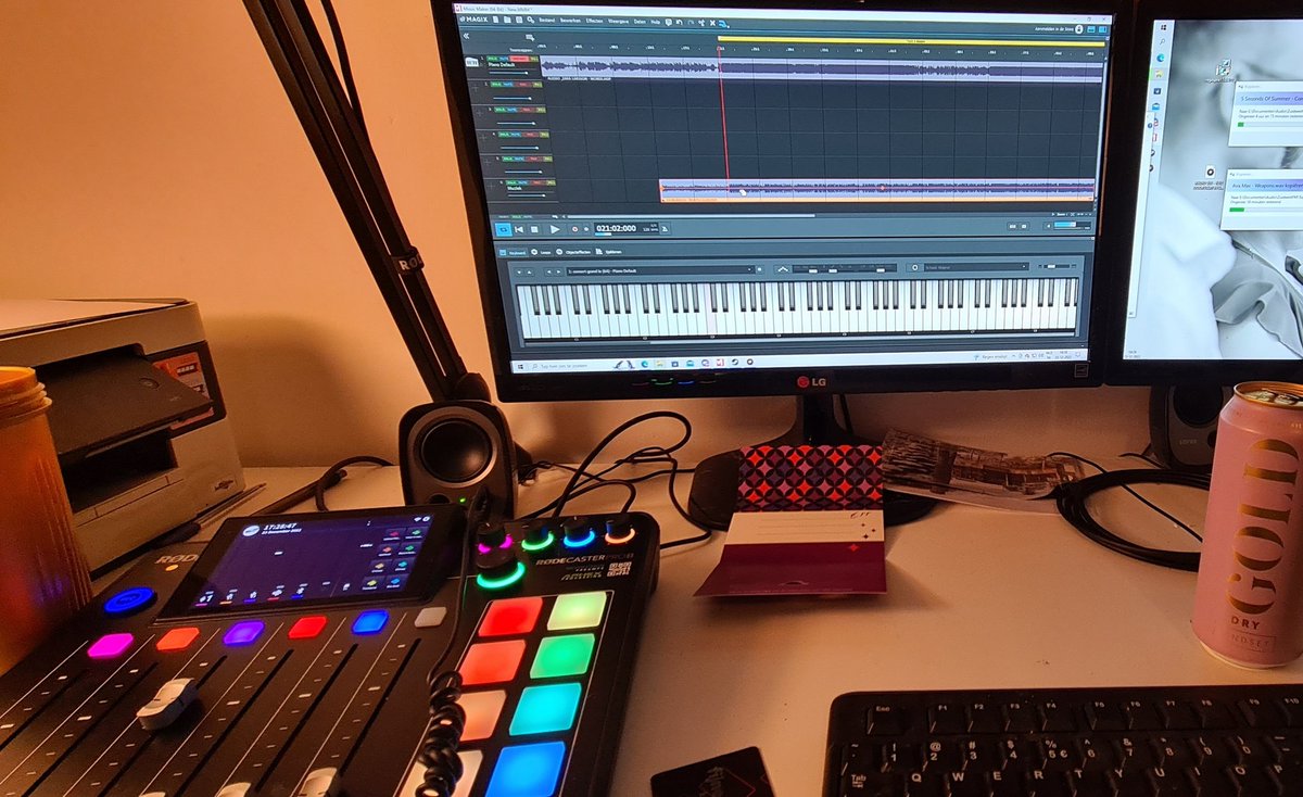 victorbeekman's tweet photo. Weekje vrij maar wel het begin van voorbereid werk voor de top 100 volgende week zaterdag! #audioproductie https://t.co/hO8AemXmuF