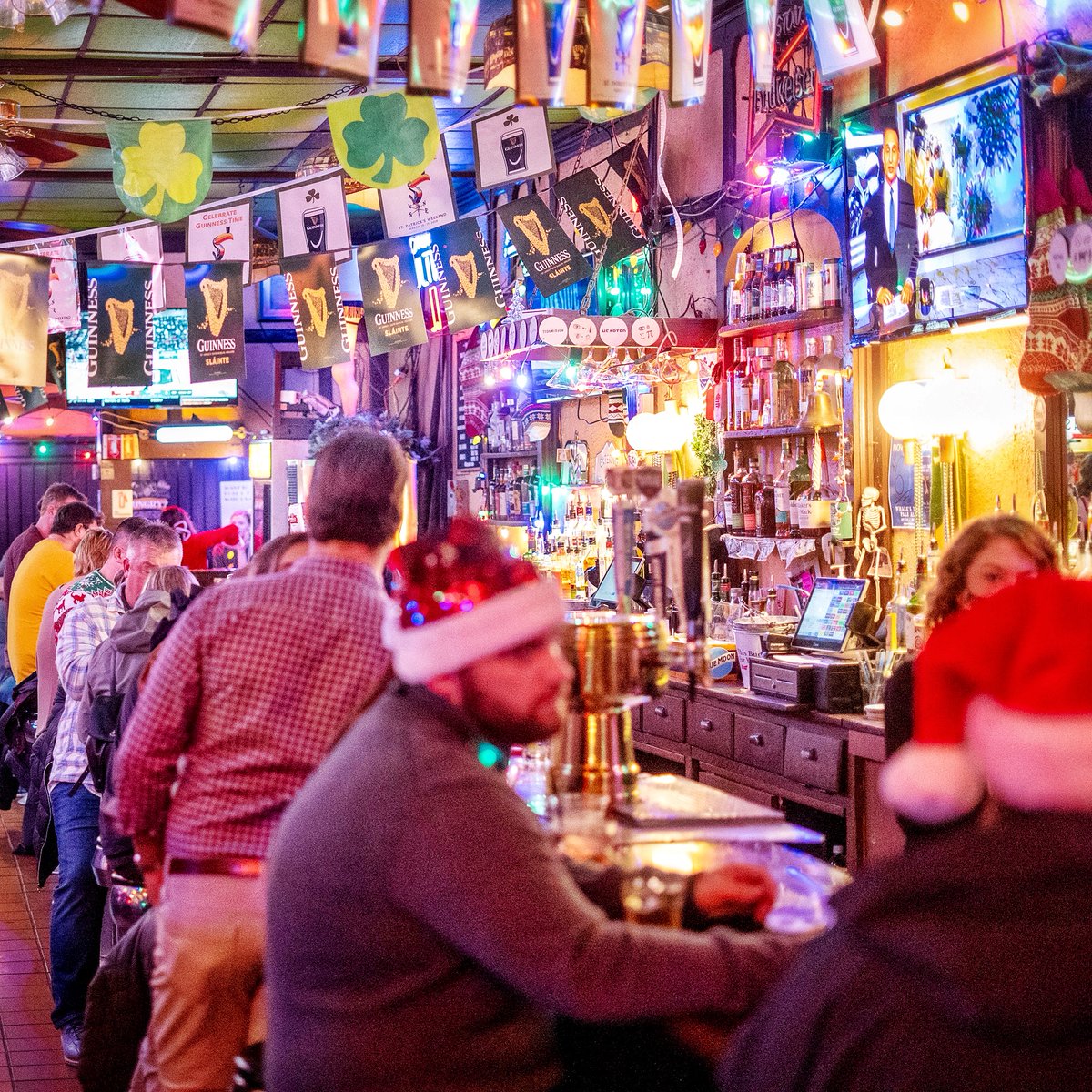 ✨Happy Holidays from the Tam ✨
Spend Christmas Eve with us - we're open regular hours 🥂
We are CLOSED on Christmas day so our staff can spend time with family.