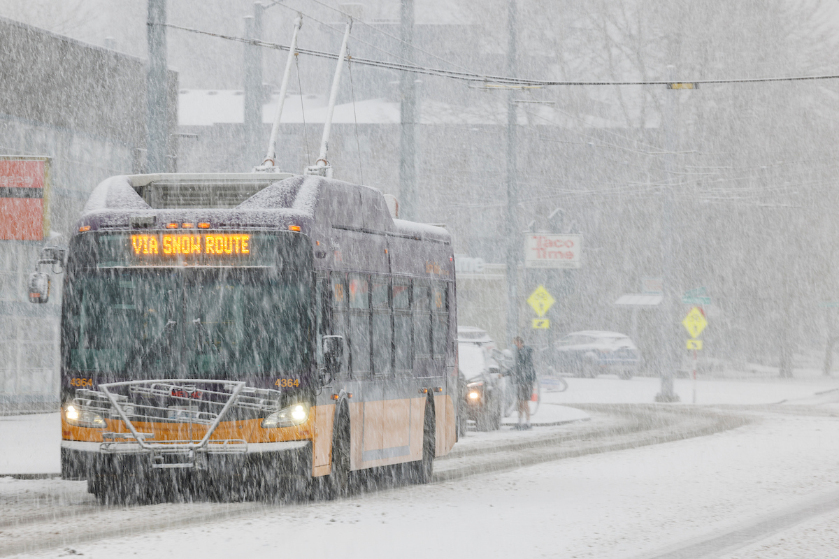kcmetroalerts's tweet photo. 🚨❄️🚨Transit Alert 10 am update: Due to ongoing icy conditions, all Metro service remains suspended this morning, including buses, water taxis, on-demand &amp; Seattle Streetcar.
Next update 2 p.m.
@KingCountyWA @SoundTransit @seattledot @wsdot_traffic 
#WaWx
https://t.co/DeCUxZytRU https://t.co/V2xn8hOFI8