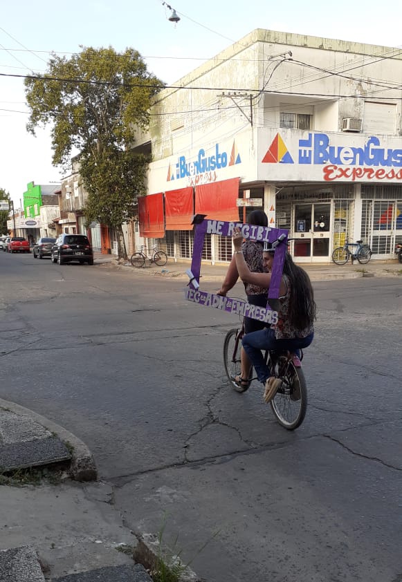 mgimenez03's tweet photo. Mi mamá sufre mucho de dolor de espalda, pero ayer para darme la vuelta en su bici no sintió nada, cómo no voy a amar tanto a esta mujer ❤️❤️❤️ https://t.co/n4zU4Ylu5h